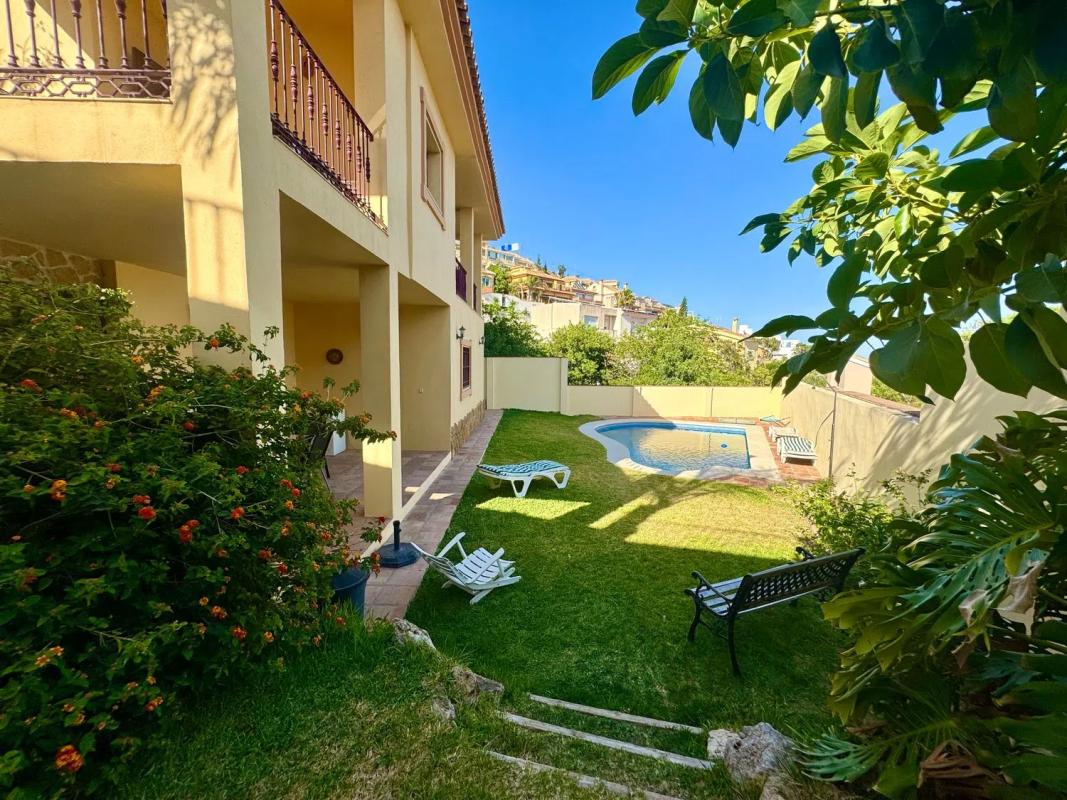 Venta de chalet independiente en Avenida Avenue Avenue del Bierzo, Benalmádena
photo 1