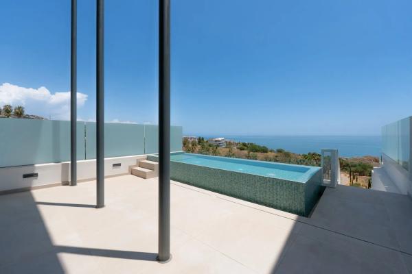 Detached villa for sale in  El Higuerón - Capellanía, Benalmádena photo 4