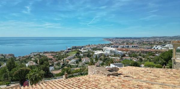 Detached villa for sale in Calle Washington, Benalmádena photo 1