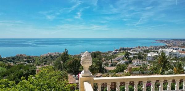 Detached villa for sale in Calle Washington, Benalmádena thumbnail 1