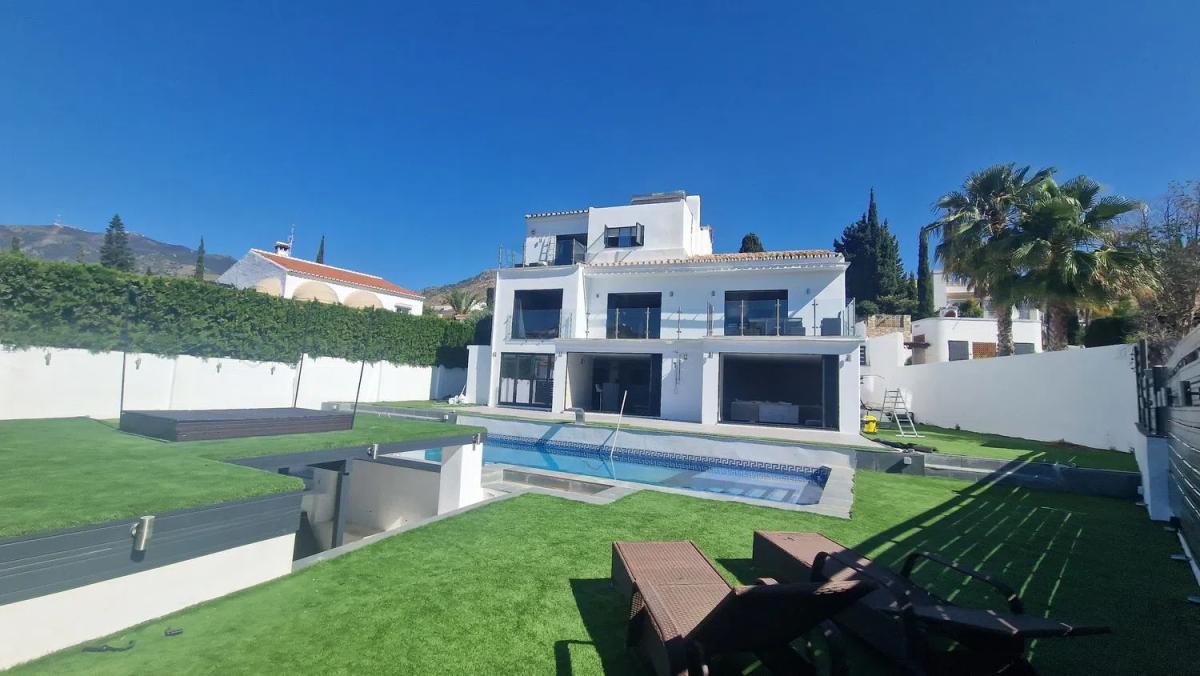 Sale of independent chalet in Avenida del Pacífico, 20, Benalmádena
photo 1