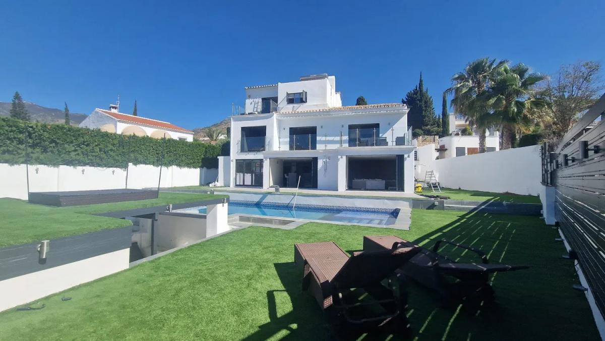 Sale of independent chalet in Avenida del Pacífico, 20, Benalmádena
photo 2