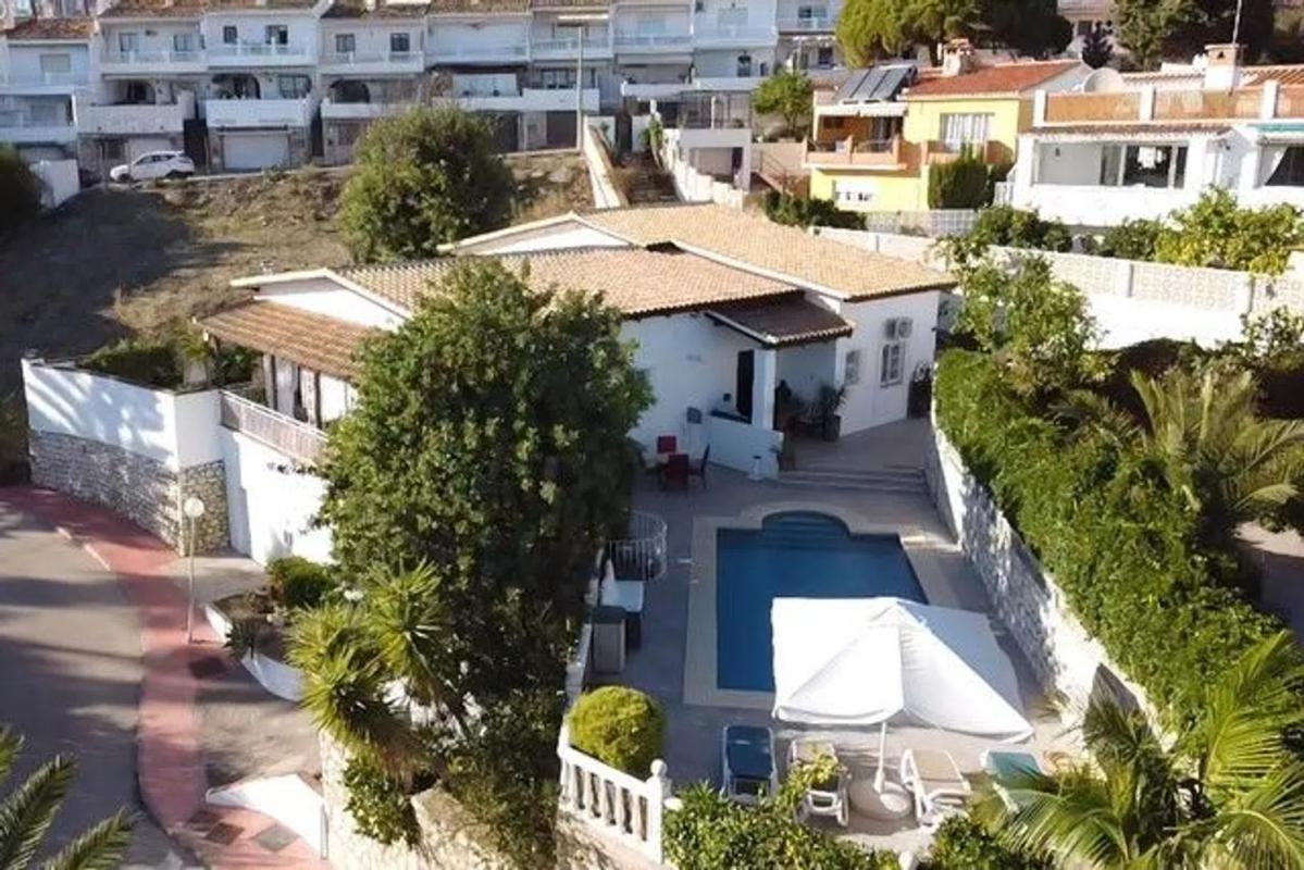Sprzedaż niezależnego domku jednorodzinnego w Avenida de la Vista, Benalmádena photo 1