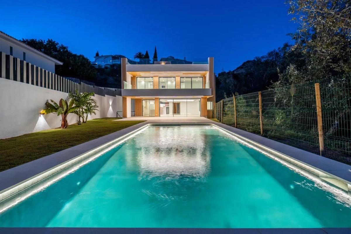 Sale of independent chalet in Calle Vitoria, Benalmádena
photo 1