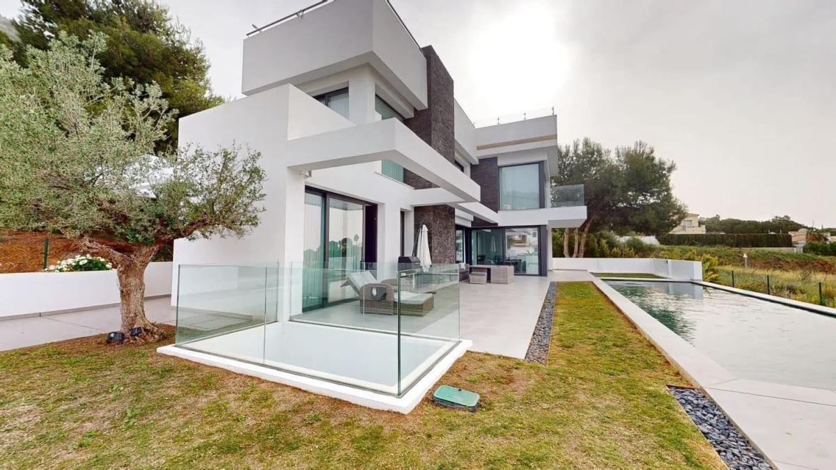 Sale of independent chalet in Avenida Retamar, Benalmádena
photo 1