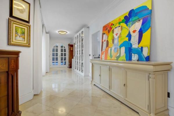 Chalet independiente en venta en Barrio Lomas de Marbella Club, Marbella thumbnail 2