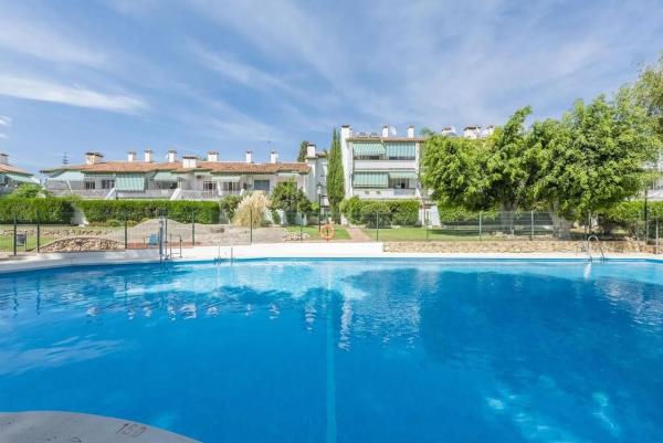 Apartment for sale in  Calle de Marcasitas, Marbella photo 2