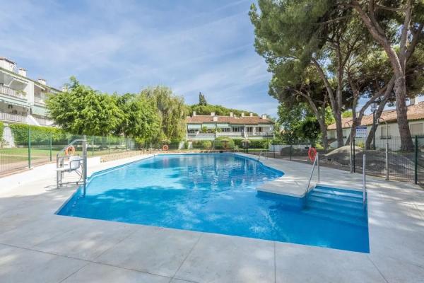 Apartment for sale in  Calle de Marcasitas, Marbella photo 3