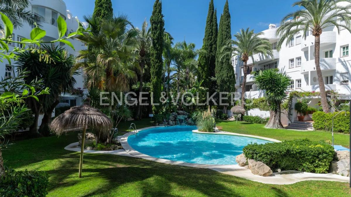 Sprzedaż poddasza w Bulevar Príncipe Alfonso de Hohenlohe, Marbella photo 1