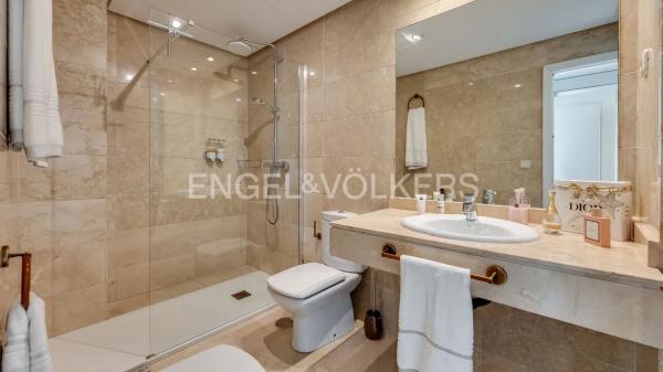 Piso en venta en  Bulevar Ashmawi, Marbella photo 4