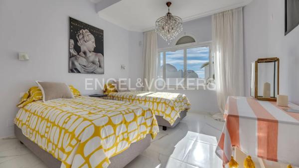 Piso en venta en  Urbanización Marbella Hill Club, Marbella photo 4
