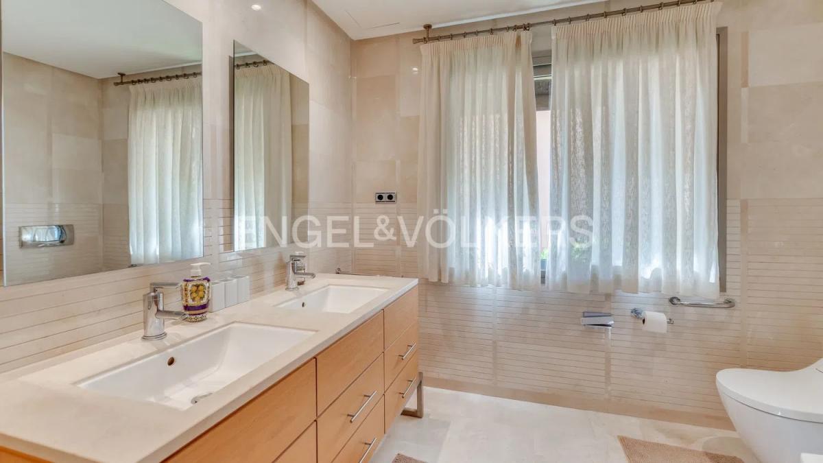 Penthouse sale in Avenida Buchinger, Marbella photo 3