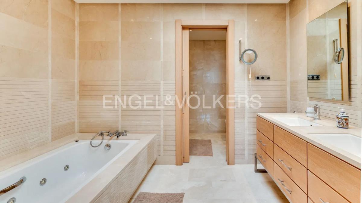 Penthouse sale in Avenida Buchinger, Marbella photo 4