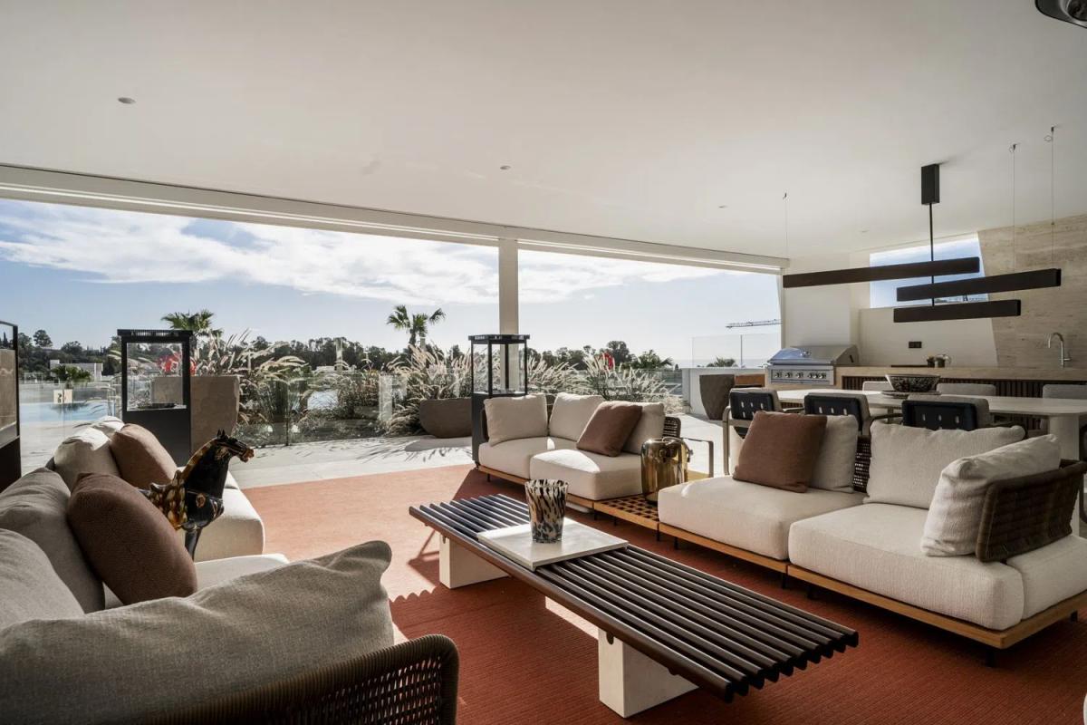 Sale of apartment in Barrio Las Lomas de Río Verde, Marbella
photo 1