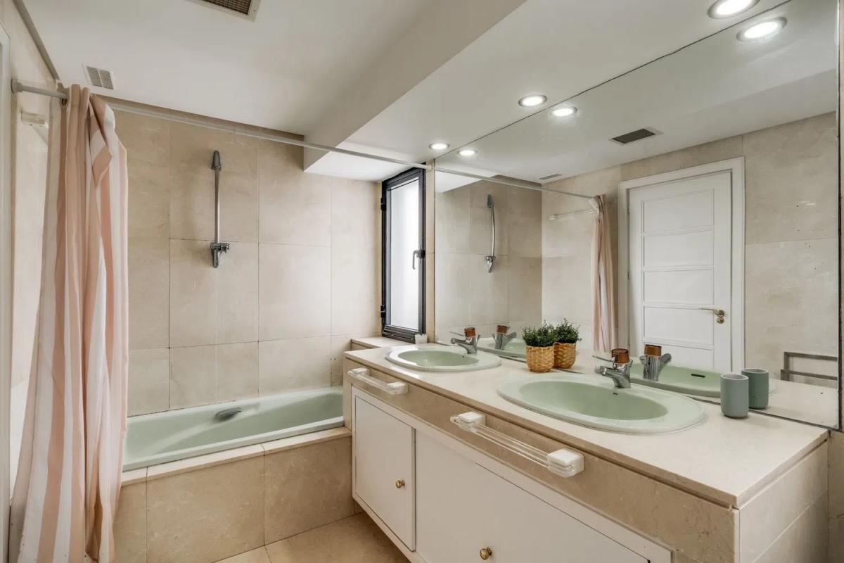 Duplex sale in Calle Sierra Bermeja, Marbella photo 4