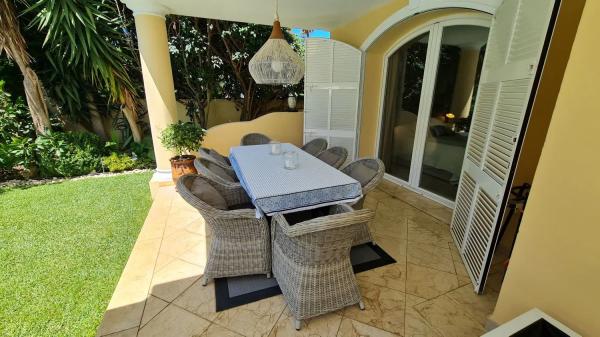 Chalet independiente en venta en Barrio La Carolina-Guadalpín, Marbella thumbnail 2