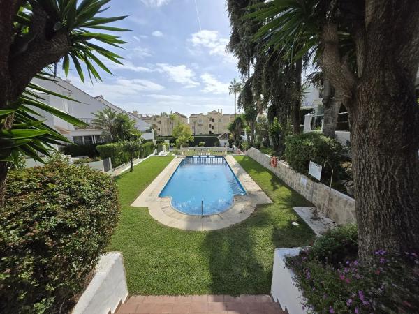 Chalet independiente en venta en Barrio Nagüeles, Marbella thumbnail 1