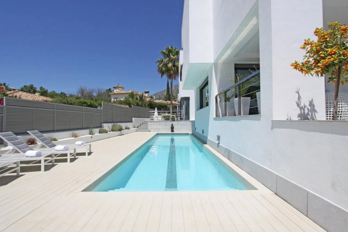 Sprzedaż niezależnego domku jednorodzinnego w Calle Benaojan, Marbella photo 3