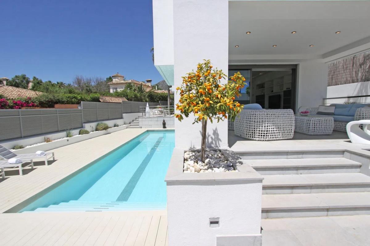 Sprzedaż niezależnego domku jednorodzinnego w Calle Benaojan, Marbella photo 5