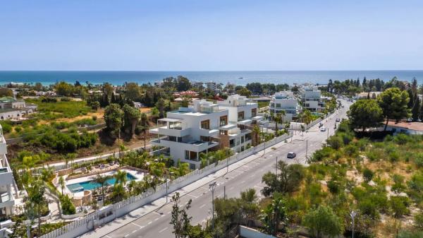 Duplex en venta en Barrio Las Lomas de Río Verde, Marbella photo 1