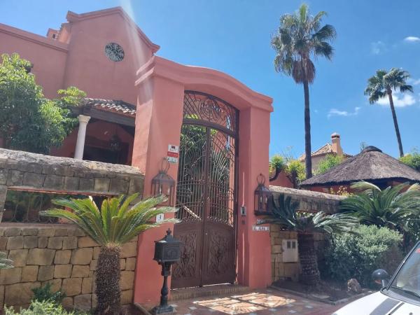 Wolnostojąca willa na sprzedaż w  Calle Mozart, 103, Marbella photo 4