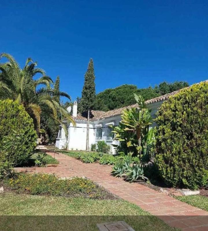 Sprzedaż niezależnego domku jednorodzinnego w Calle Albinoni s/n, Marbella photo 1