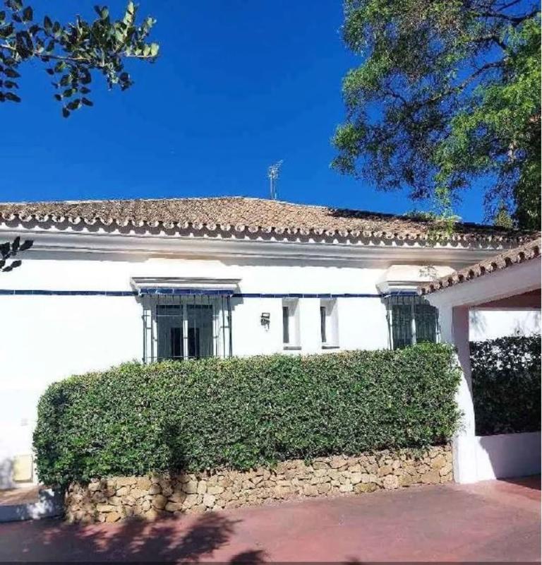 Sprzedaż niezależnego domku jednorodzinnego w Calle Albinoni s/n, Marbella photo 2