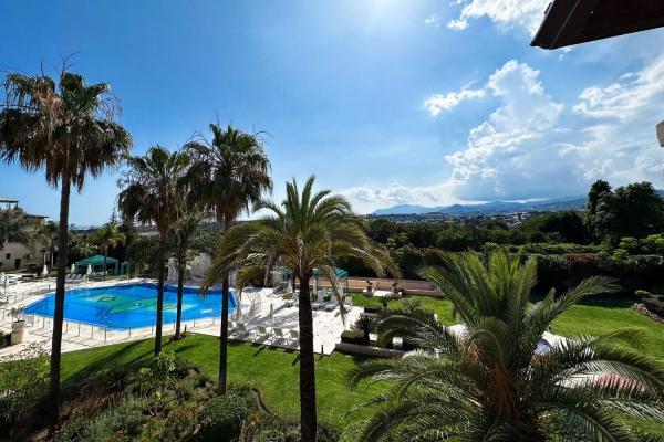 Penthouse na sprzedaż w  Urbanizacion Lomas de Rio Verde, Marbella photo 1