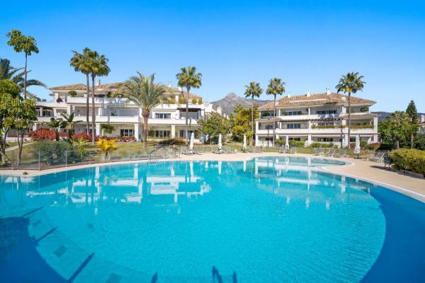 Apartment for sale in  Urbanización Monte Paraíso, 1, Marbella photo 1
