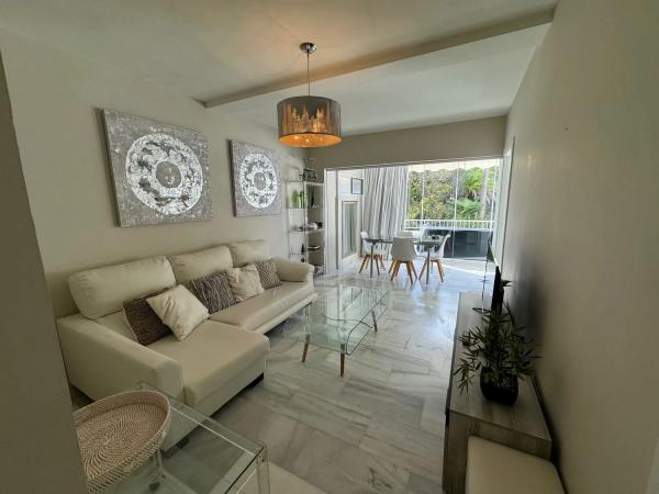 Apartment for sale in  Calle Roy Boston, Marbella photo 2
