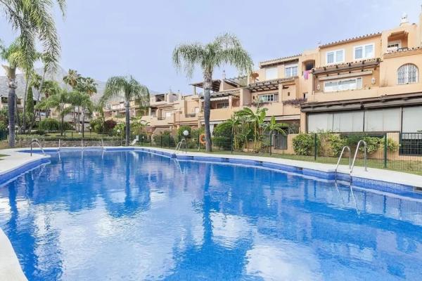 Chalet independiente en venta en Calle de Calomela, Marbella photo 1