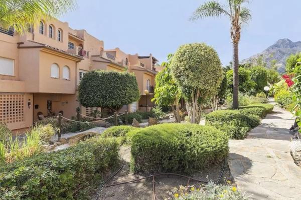 Chalet independiente en venta en  Calle de Calomela, Marbella photo 4