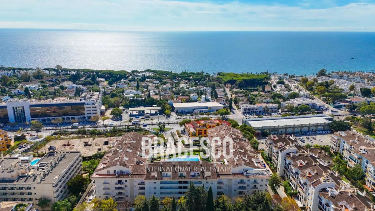 Venta de duplex en Bulevar Príncipe Alfonso de Hohenlohe, 179, Marbella photo 1