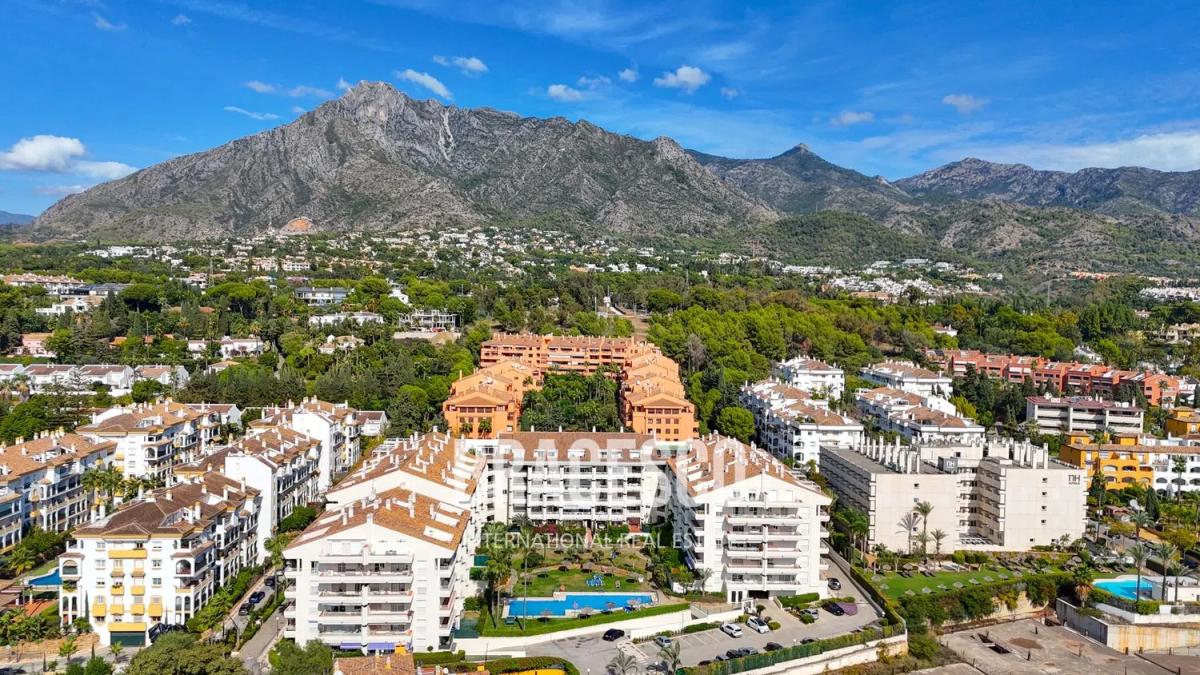 Venta de duplex en Bulevar Príncipe Alfonso de Hohenlohe, 179, Marbella photo 2