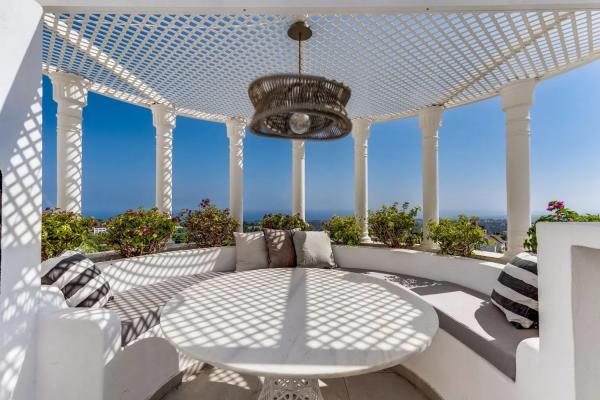 Penthouse na sprzedaż w  Urbanización Marbella Hill Club, 1 C, Marbella photo 1