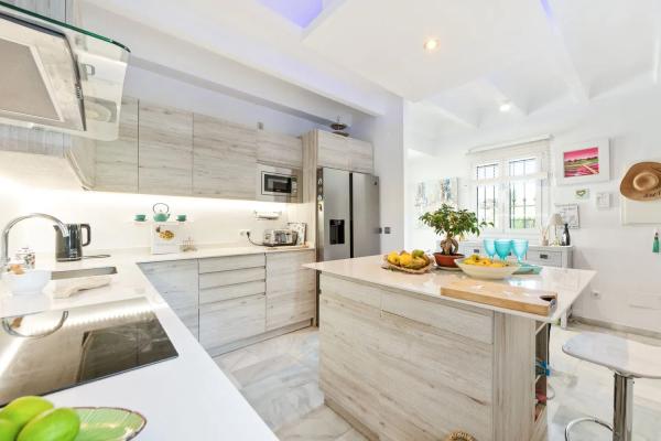 Chalet independiente en venta en Barrio Nagüeles, Marbella thumbnail 2