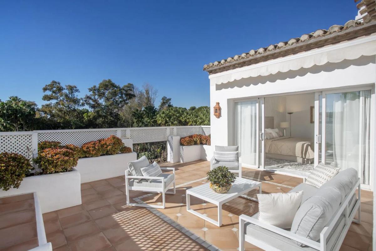 Sprzedaż poddasza w  ኡርባኒሳሲኦን ፑኤንቴ ሮማኖ, 2, Marbella photo 2