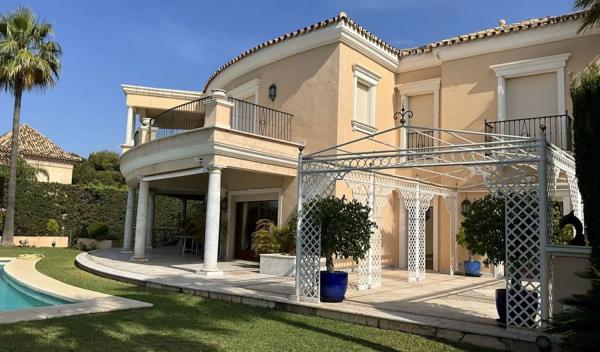 Chalet independiente en venta en Calle Vivaldi, 10, Marbella photo 1