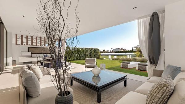 Коттедж на продажу в  Barrio Lomas de Marbella Club, Марбелья photo 2