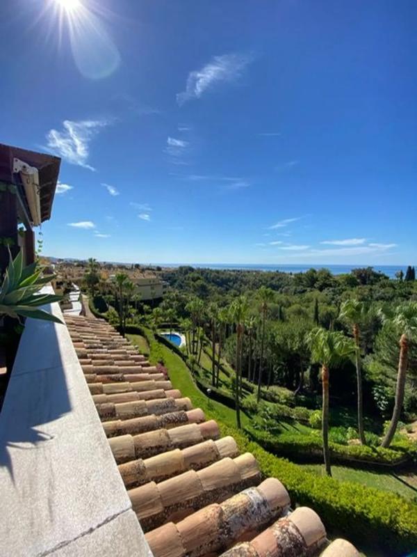 Penthouse sale in Calle Montemenor, Marbella photo 2