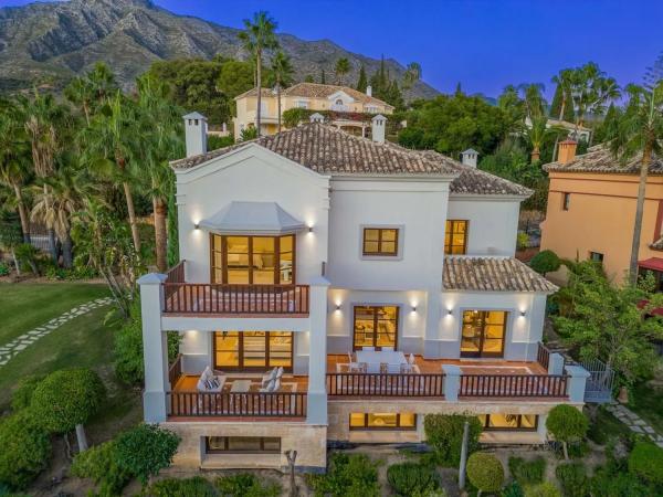 Chalet independiente en venta en Barrio Nagüeles, Marbella photo 1