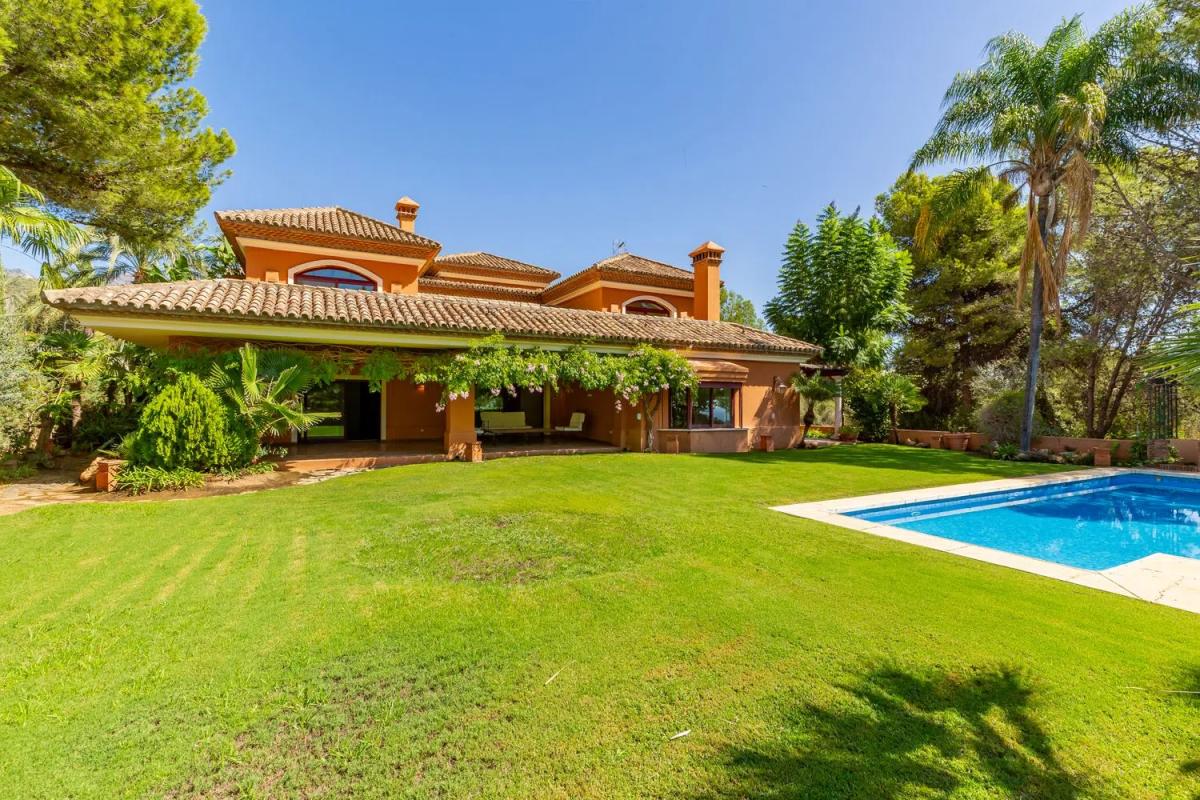 Sprzedaż niezależnego domku jednorodzinnego w  Urbanizacion Altos Reales, Marbella photo 2