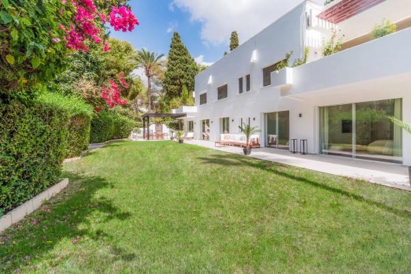 Mieszkanie na sprzedaż w Barrio Lomas de Marbella Club, Marbella thumbnail 1