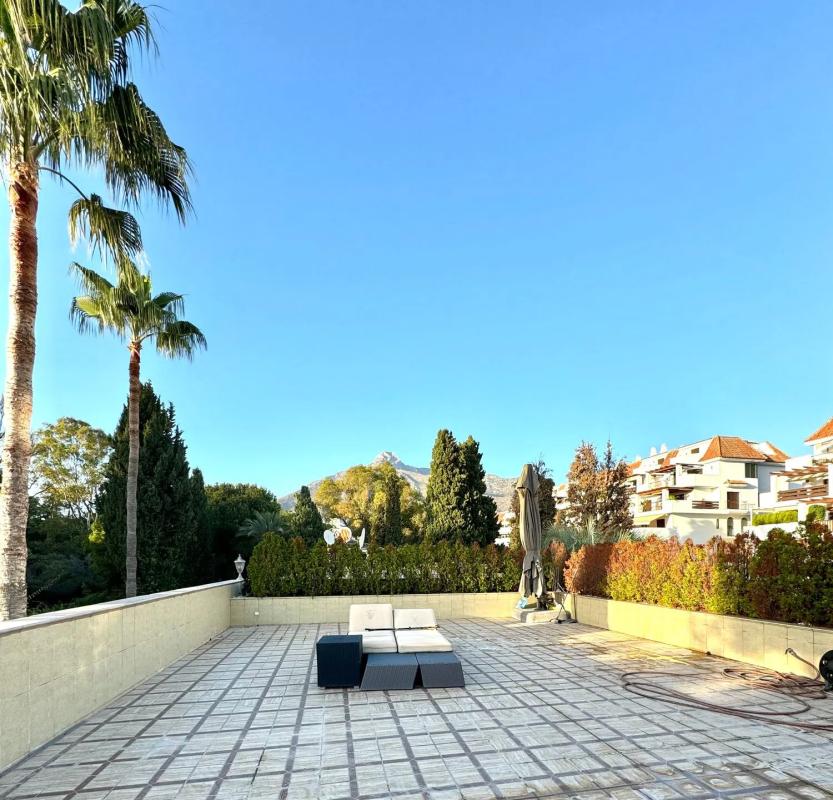 Sprzedaż duplexu w Barrio Lomas de Marbella Club, Marbella photo 1