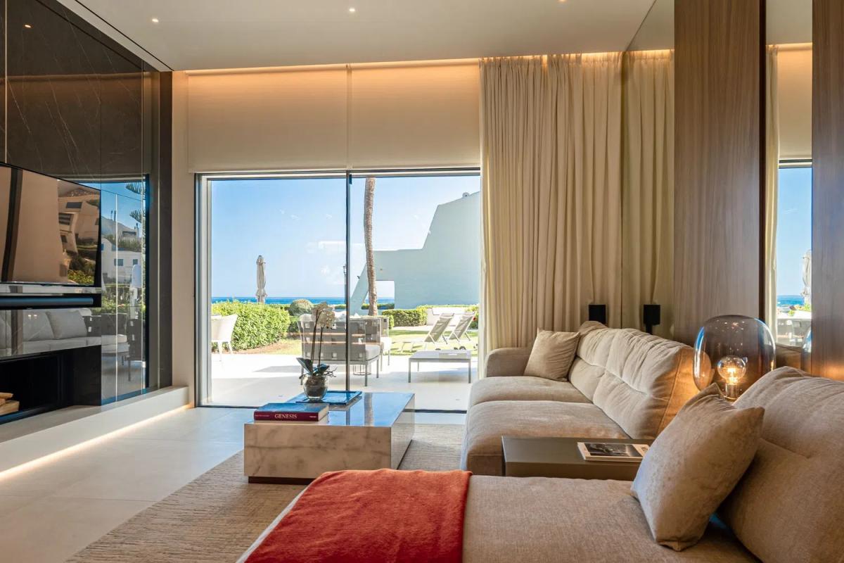 Sprzedaż niezależnego domku jednorodzinnego w Urbanización Coral Beach, Marbella photo 2