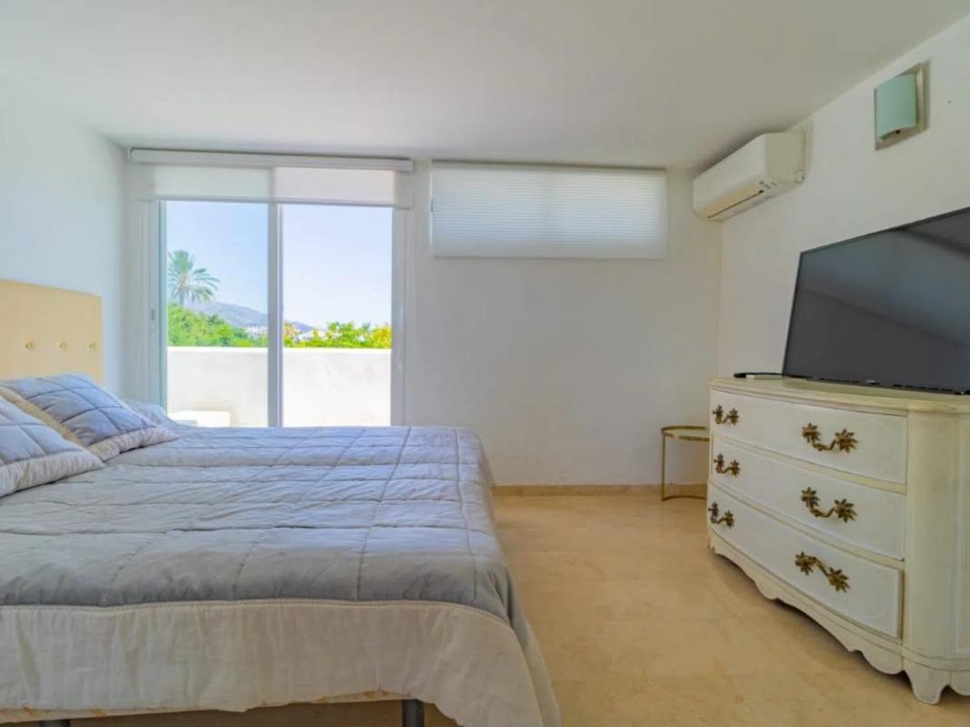 Duplex sale in Barrio Lomas de Marbella Club, Marbella photo 5