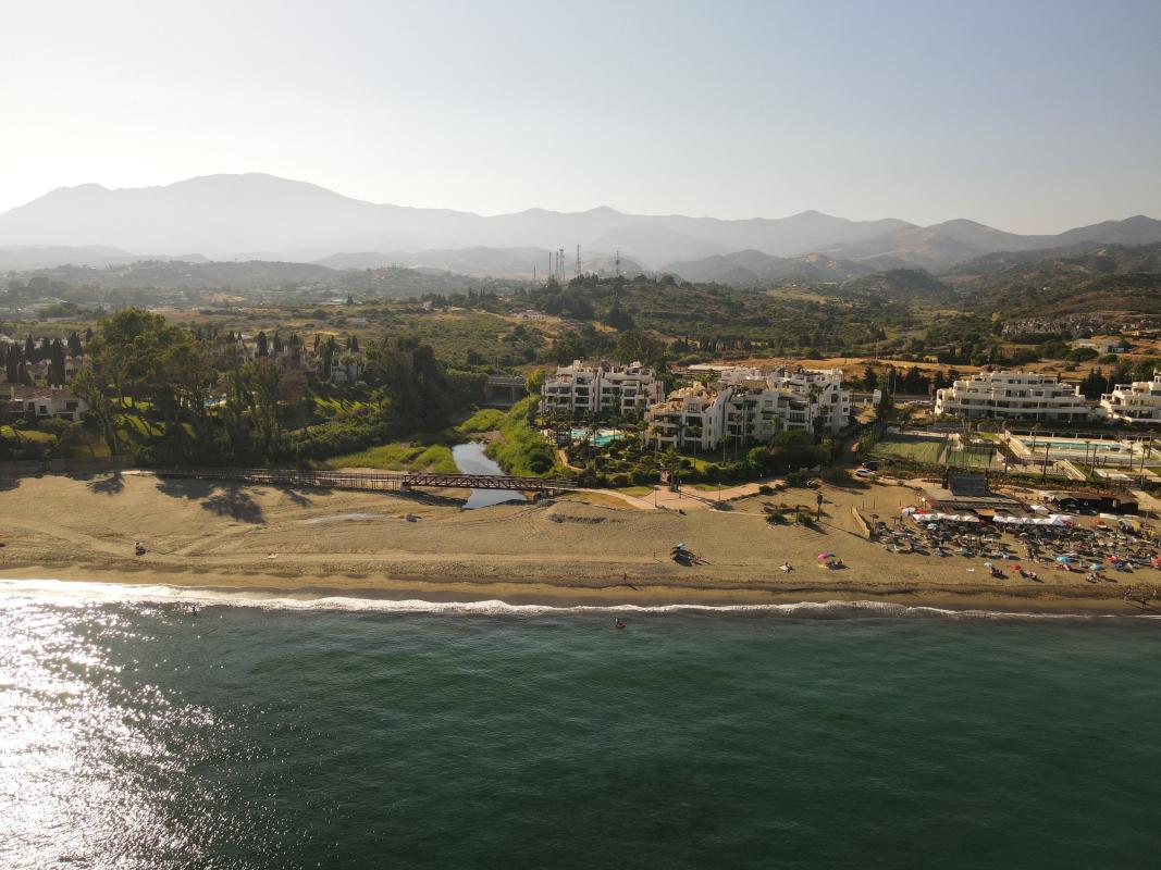 Obra nueva Bahia de Velerin en Estepona (Revista) photo 2