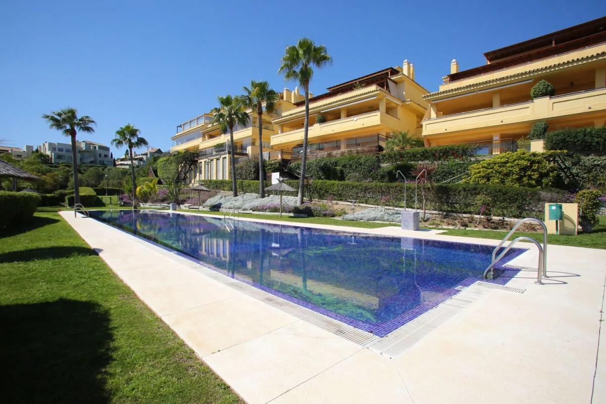 Venta de ático en Barrio Sierra Blanca, Marbella photo 2