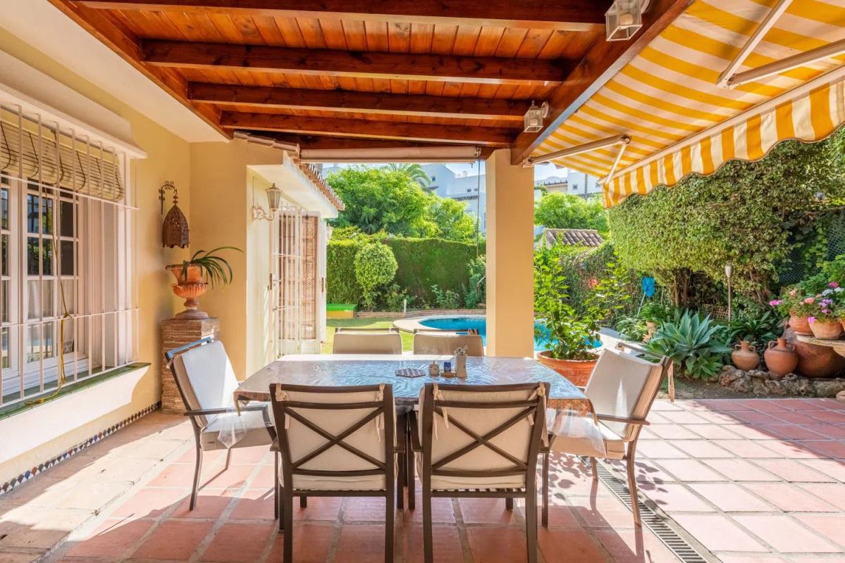 Продажа отдельного шале в Barrio La Carolina-Guadalpín, Марбелла photo 3