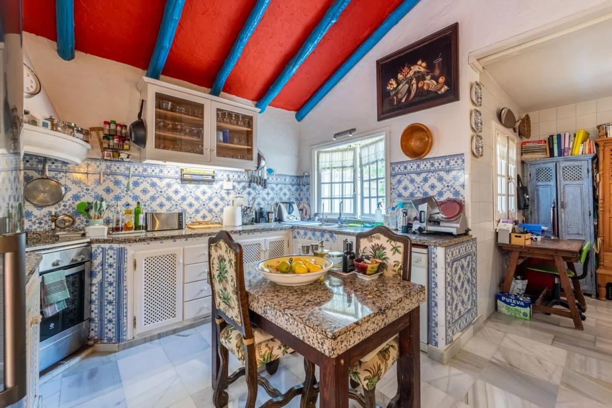 Продажа отдельного шале в Barrio La Carolina-Guadalpín, Марбелла photo 4
